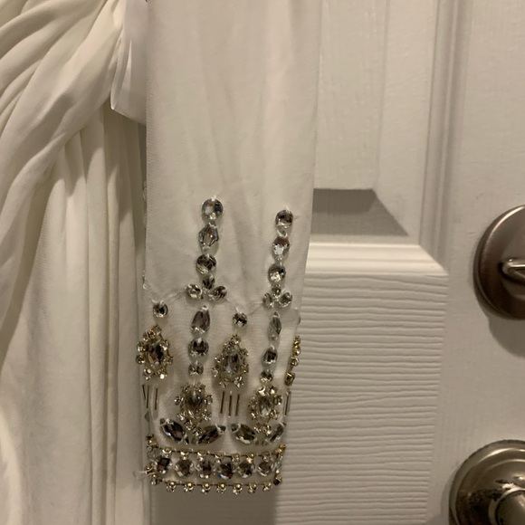 Mac Douggal Jeweled cuffs One-shoulder White Gown Sz 6 # - Picture 10 of 12